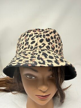 Leopard Print Reversible Bucket Hat Beige Black